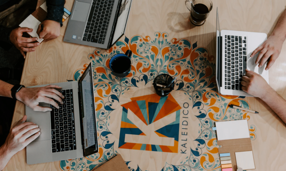 What are the key advantages of taking online learning courses?
