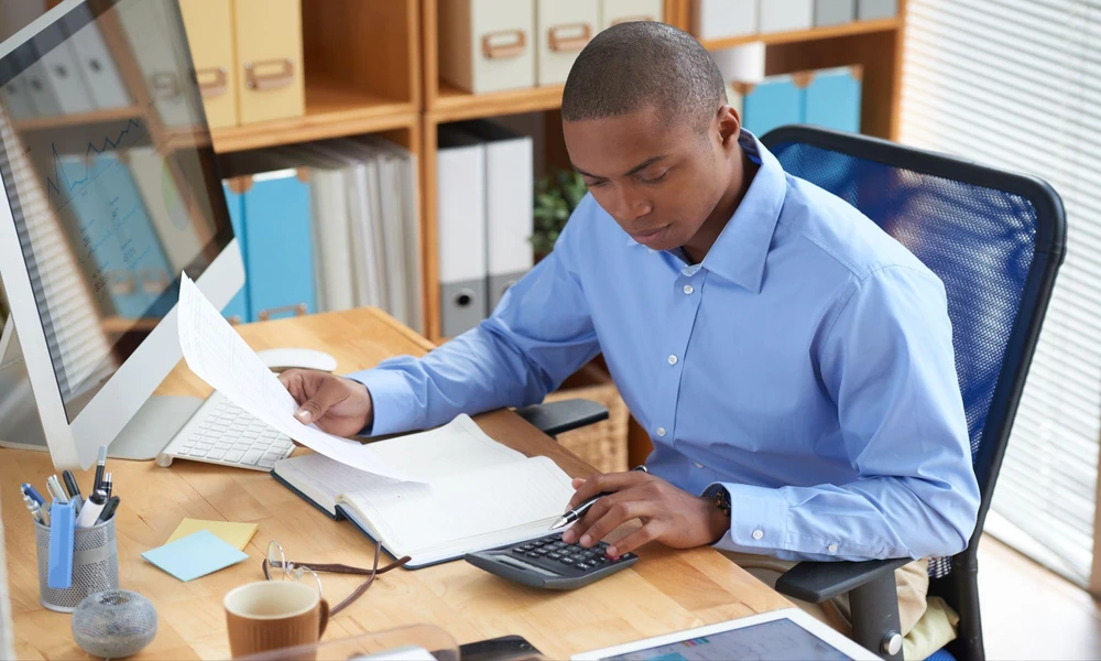 The Financial Trade-Offs Between Keeping an Endowment Policy and Selling It Early